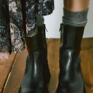 NWT Zara Lug Sole Boots in US W 6